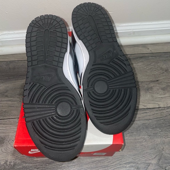 BRAND NEW W Nike Dunk. Size W5. Never wore them, comes in original box.! - Picture 3 of 9